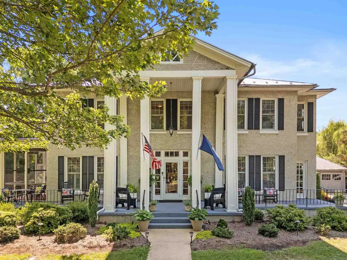 Exterior real estate photography, Shenandoah Valley