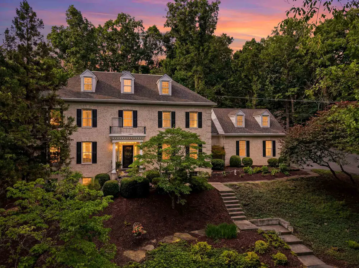 Blue hour real estate photography by Villa Views